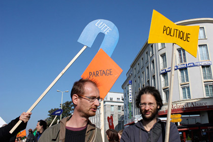 Nicolas Filloque, pancartes Désordre des mots, auto-édition, acrylique sur contre-plaqué découpé, octobre 2010