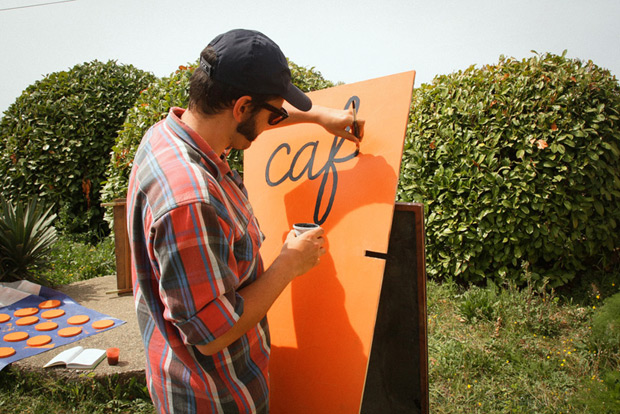Formes Vives, enseignes pour le Café Villageois de Lauris, association Au Maquis!, peinture acrylique et glycéro sur contreplaqué marine, avril 2015