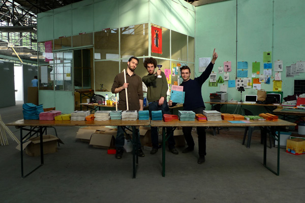 Formes Vives avec Élise Tchoukriel, Geoffroy Pithon et Aurélien Thibaudeau, numéro prototype du journal des citoyennes et citoyens de Chaumont, La Fabrique, Festival international de l’affiche et du graphisme de Chaumont, A4, impression laser, mai 2010