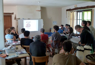Adrien Zammit, atelier-discussion «graphisme et pratiques politiques» aux Rencontres médias libres, août 2011