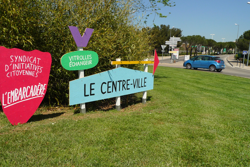 Formes Vives, signalétique Vitrolles Échangeur (panneaux fixes), ville de Vitrolles, peinture sur bois, février et avril 2013