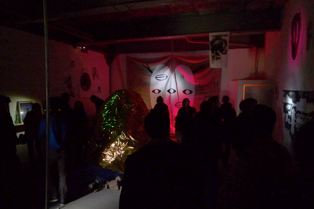 Formes Vives, «Souvenirs d‘expédition dans la faille anarcho-temporelle», exposition à la galerie Short, avec le soutien du festival Kraft, Nantes, du 23 avril au 7 mai 2014