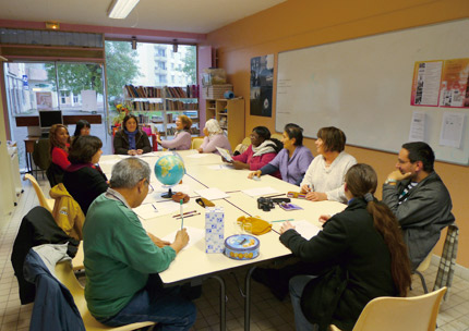 Formes Vives, atelier mixité culturelle avec le centre social Comité Rochotte et l’Association haut-marnaise pour les immigrés, Chaumont, novembre 2013
