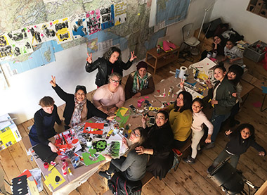 Les femmes du groupe Passer’Elles (Maison Pour Tous Belle-de-Mai), avec le Collectif ETC & Formes Vives (Adrien Zammit), accompagnement du projet «Les Femmes s’emparent de l’espace public», atelier affiche à l’Ambassade du Turfu, 2019
