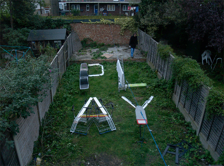 Adrien Zammit, anamorphose Play, avec l’aide d’Alexander Stephenson, Central Saint Martins, photographie, novembre 2006